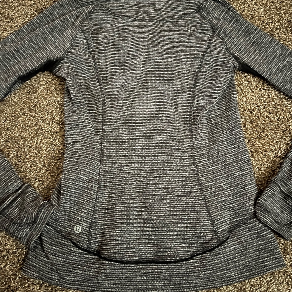 Lululemon Gray Long Sleeve Top